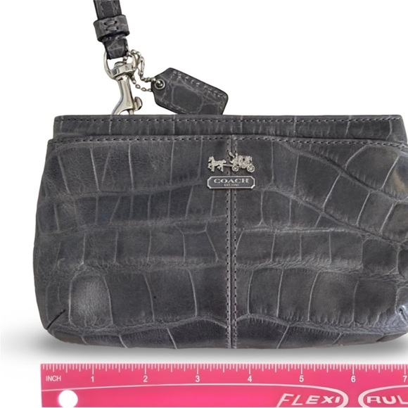 Y2K VTG Coach Ltd Ed. Madison Embossed Crocodile
Leather Medium Wristlet | 46630 - Picture 11 of 14